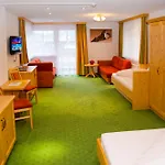 Garni Alpenblick Hotel 3*